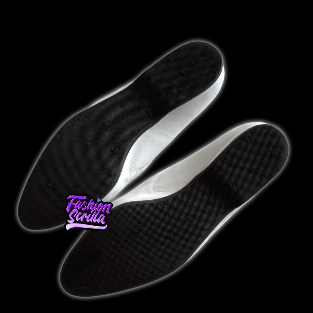 Chanel Vintage Ballerina Ballet Flats White Black Two Tone Leather Gold CC Logo - Picture 3 of 12
